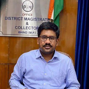 एक्शन में भिंड कलेक्टर, CM हेल्प लाइन में शिकायतों का निराकरण न करना अधिकारियों को पड़ा भारी