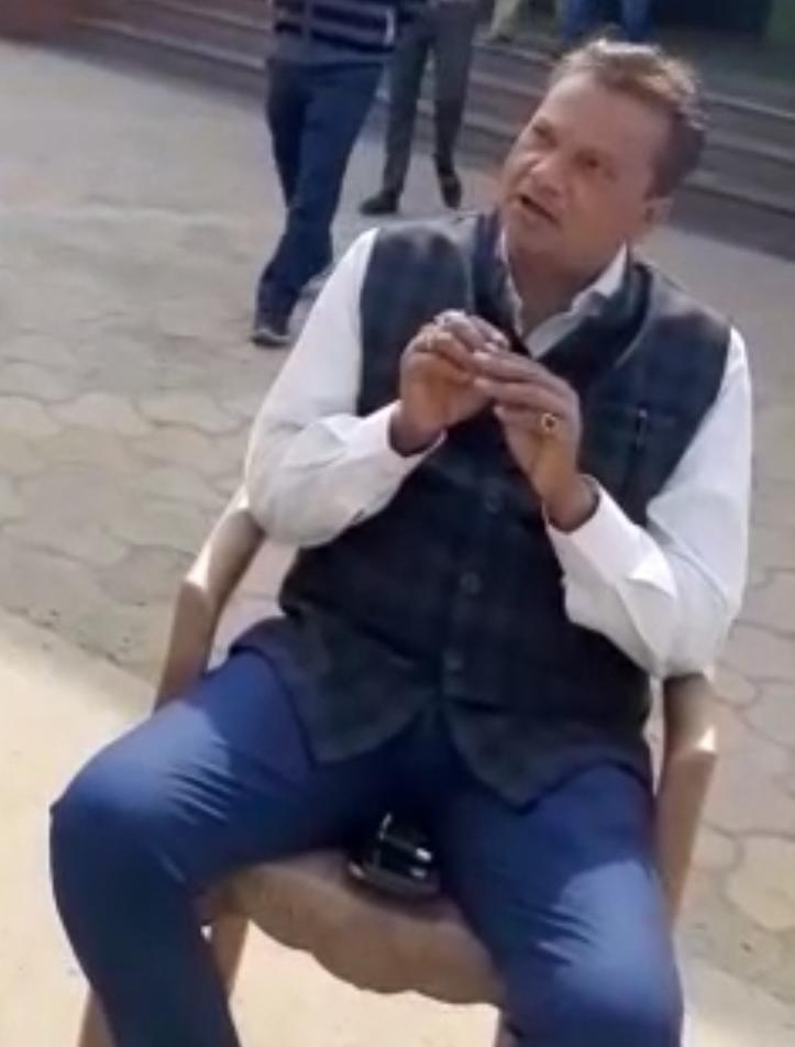 RTO का वायरल वीडियो “सौ ग्राम गांजे की पुड़िया ऑटो में रखकर करा दूंगा अंदर”
