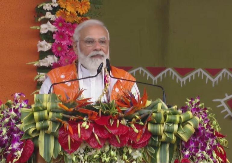 जनजातीय गौरव दिवस: पीएम मोदी बोले- आदिवासी शिक्षित, हमें सीखना बाकी है