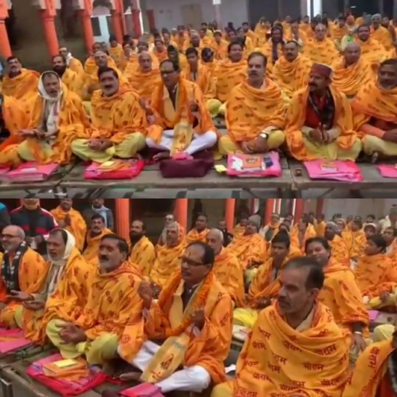 वाराणसी में शिवराज: संकट मोचन मंदिर में गाई सीता-राम धुन, पौधरोपण भी किया