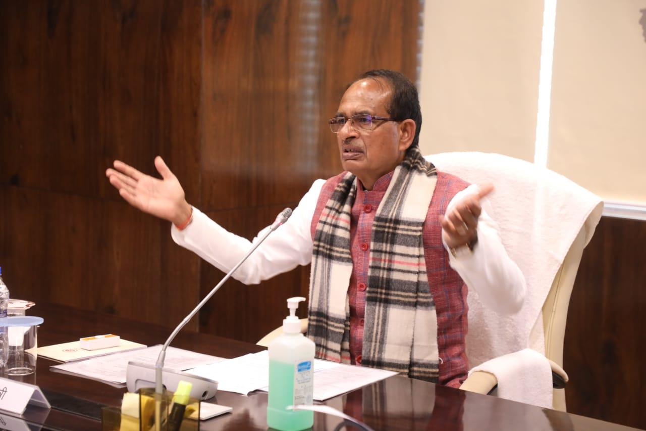 कोरोना ने बढ़ाई चिंता, CM Shivraj की बड़ी बैठक, अधिकारियों को मिले प्रतिबंध संबंधित ये निर्देश
