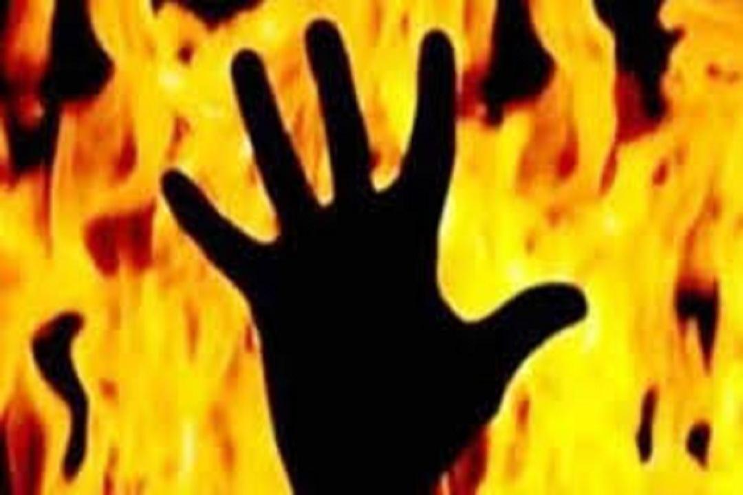 जबलपुर में शोहदों से परेशान छात्रा ने लगाई आग, सुसाइड नोट में लिखे नाम