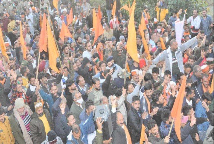 मुख्यमंत्री ने मानी प्रदर्शनकारियों की मांग, अधिसूचना भी जारी, राज्यपाल ने जताई खुशी