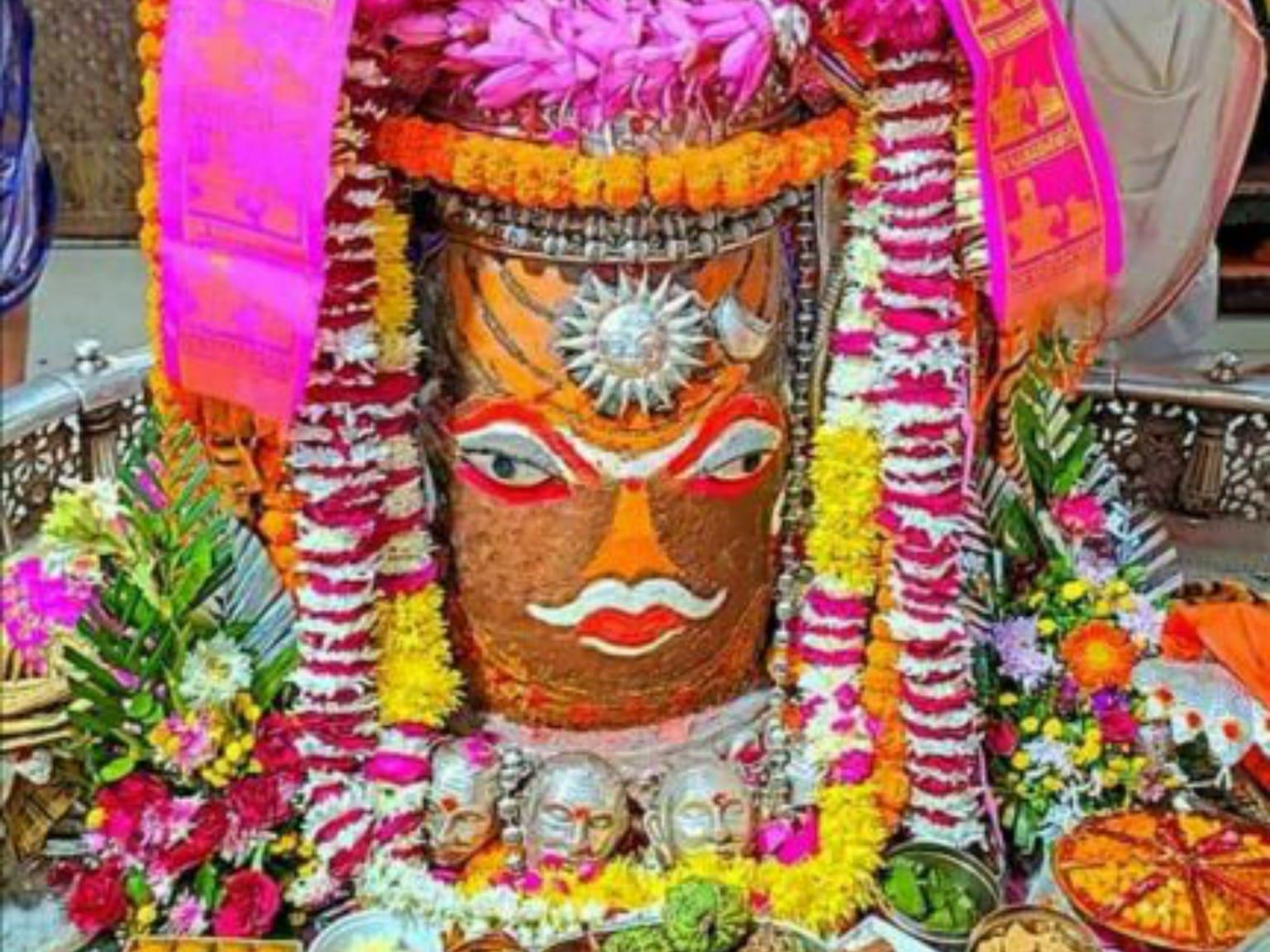 अब गर्भगृह में जाकर कर सकेंगे बाबा महाकाल के दर्शन, प्रतिबन्ध भी रहेंगे जारी
