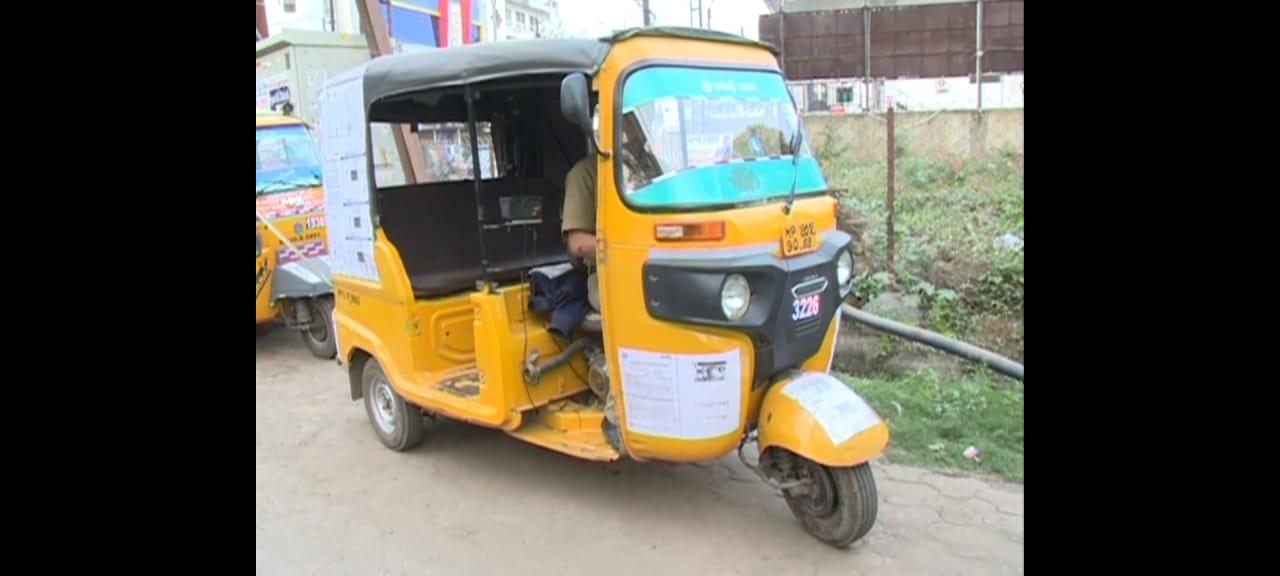 Jabalpur news: ट्रैफिक पुलिस ना रोकें इसलिए ऑटो चालक ने किया गजब उपाय