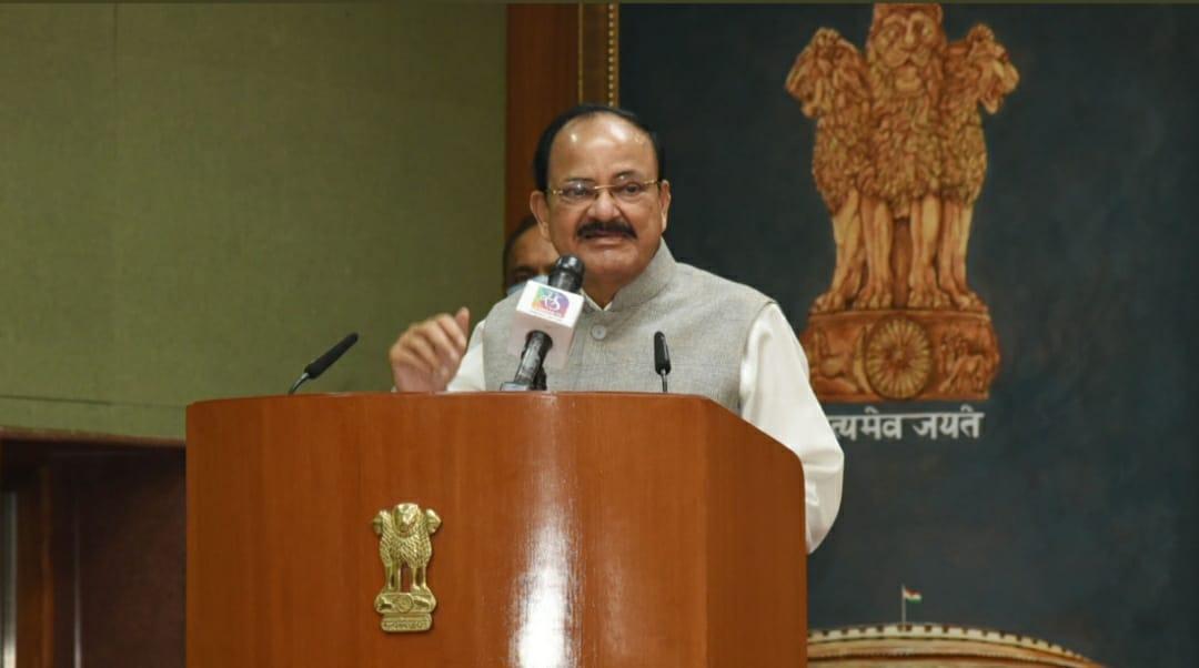 Omicron Variant : उप राष्ट्रपति वेंकैया नायडू ने लोगों को दी ये सलाह