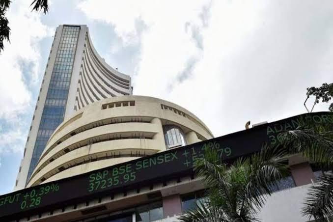 Share Market: सेंसेक्स में लगातार गिरावट जारी, 1000 अंक गिरा
