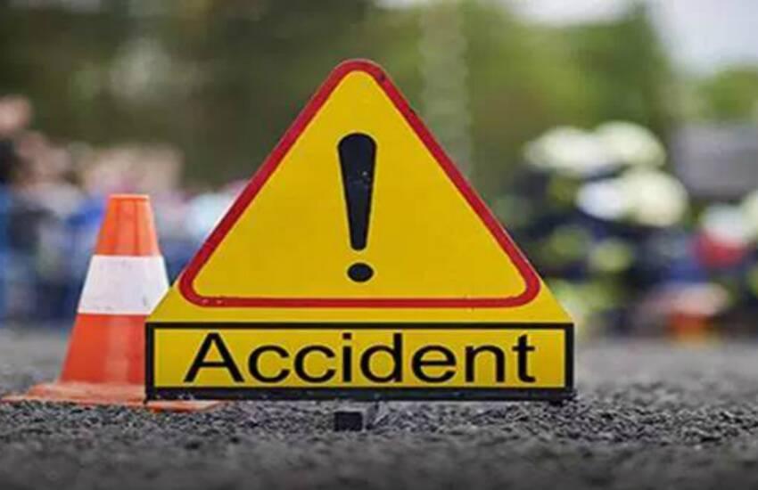 Road Accident: हाइवा-ऑटो की टक्कर, पूर्व सांसद के भतीजे समेत 4 की मौत, वाहन के उड़े परखच्चे