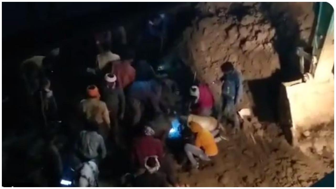 MP News: सागर में ROB की मिट्टी धंसी, 2 इंजीनियरों की मौत, 3 को सुरक्षित निकाला