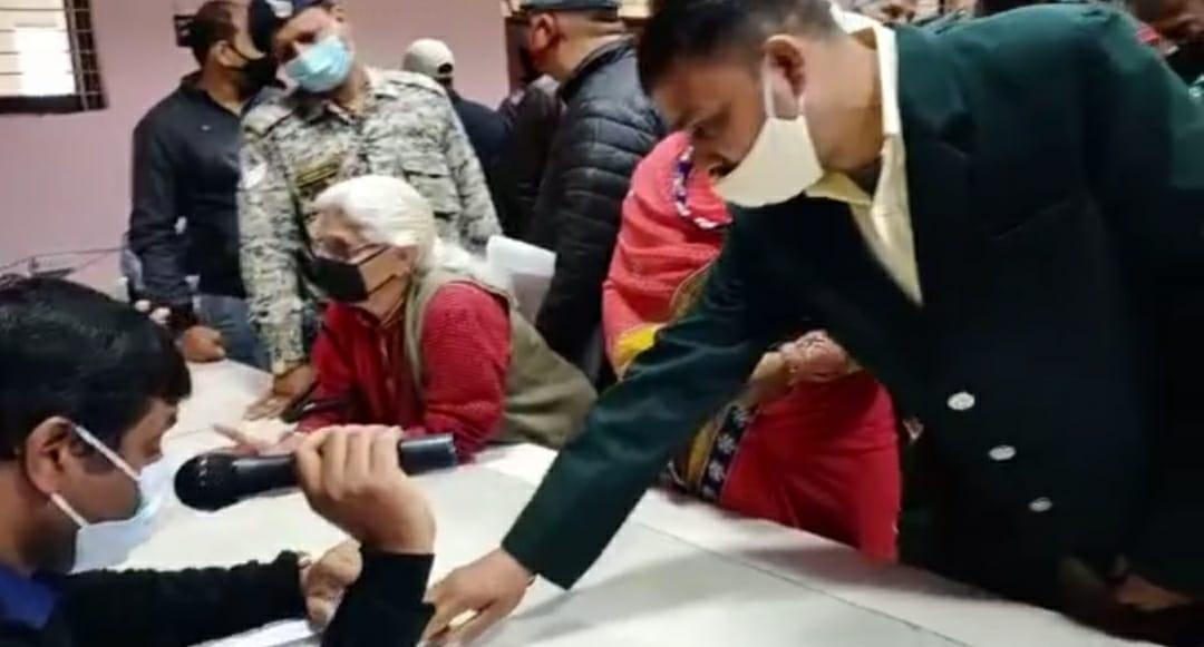 दबंगों से परेशान एक फौजी का दर्द “पान सिंह तोमर बनने पर मजबूर कर रहा सिस्टम “