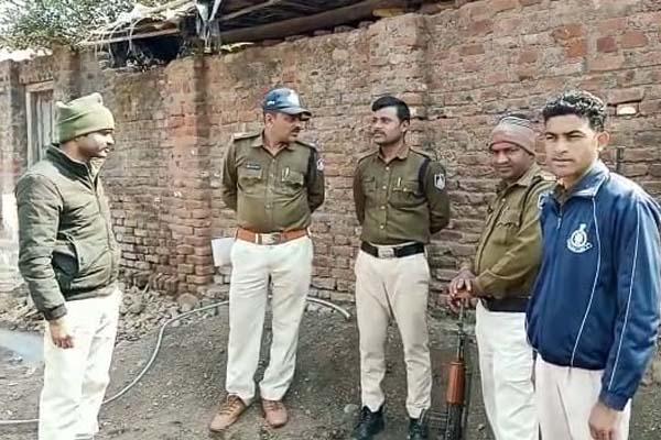 लव जिहाद मामला : खंडवा में मुस्लिम युवक के घर पर आक्रोशित लोगों ने की तोड़फोड़, पुलिस फोर्स तैनात