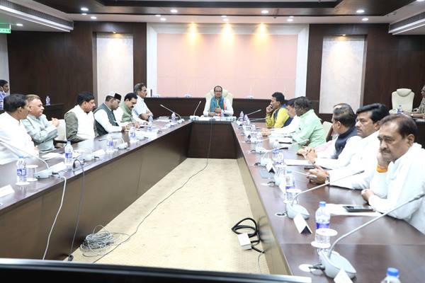 MP: मंत्रियों सहित अधिकारियों को सीएम शिवराज के बड़े निर्देश- कार्य में ना हो देरी, डेशबोर्ड होगा अपडेट