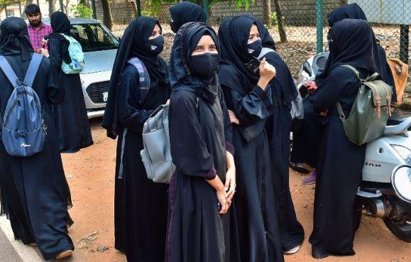 स्कूल-कॉलेज के हिजाब मामले में बड़ा फैसला, जानें हाईकोर्ट ने क्या कहा, कई जिलों में धारा 144