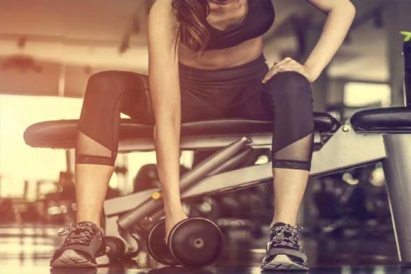 जिम नहीं जा सकतीं, अपने तकिए से ही करें ये एक्सरसाइज, होंगे कई फायदे