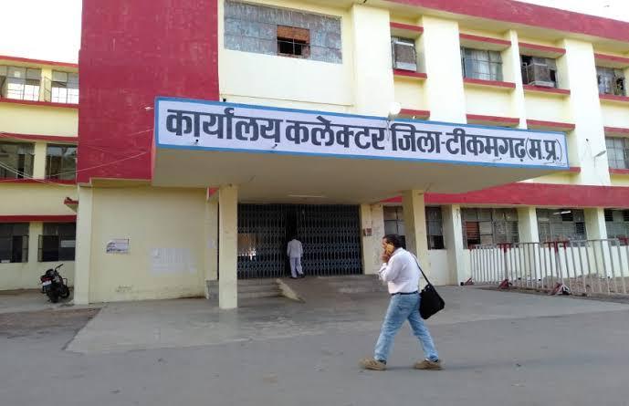 Tikamgarh News: शासकीय भूमि पर कब्जा कर रेलवे को बेचा, अभी भी वसूल रहे लाखों की रकम