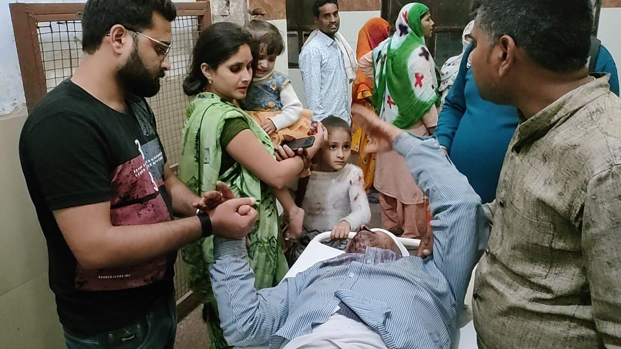 Morena News: बाइक सवार दंपत्ति पर बदमाशों ने पत्थर से हमला कर लूटने का किया प्रयास