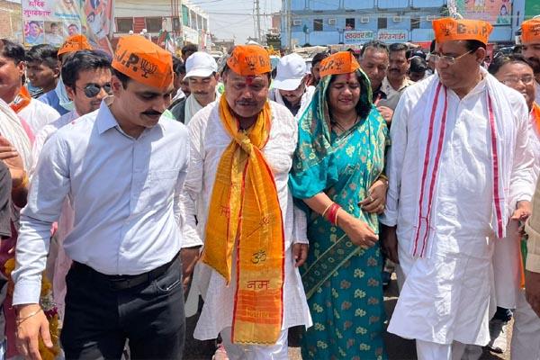 ऊर्जा मंत्री प्रद्दुम्न तोमर की पदयात्रा पहुँची डबरा, जगह जगह हुआ जोरदार स्वागत