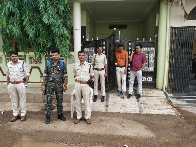 Guna : सहायक नेत्र चिकित्सक के घर लोकायुक्त की छापेमारी कार्रवाई, अहम दस्तावेज बरामद, आय से अधिक संपत्ति का मामला