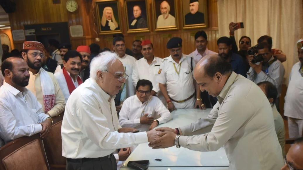 कांग्रेस को बहुत बड़ा झटका, अब वरिष्ठ नेता कपिल सिब्बल ने दिया इस्तीफा