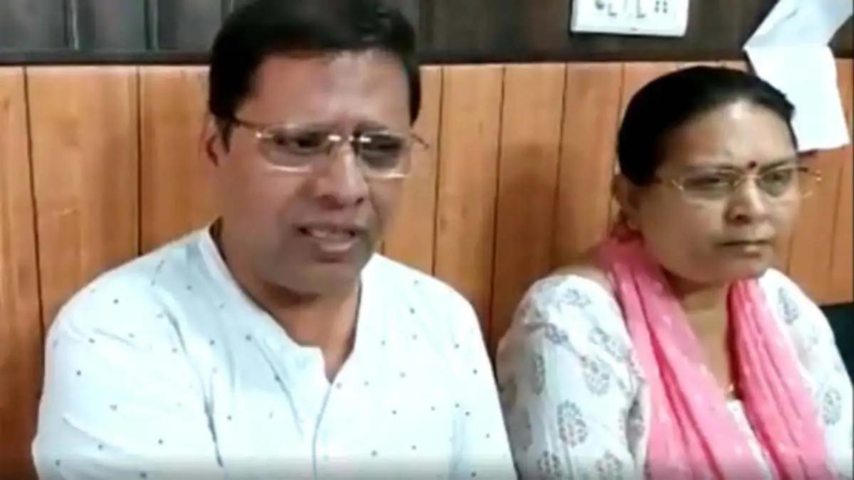 दादा दादी बनाओ या पांच करोड़ रुपए दो, बेटे बहु के खिलाफ कराया कैसे दर्ज जानें मामला