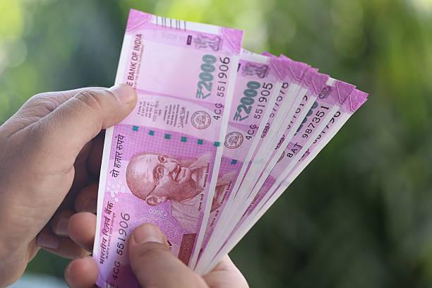 Lack of money : रूपये गिनने का यह गलत तरीका ही आपको कंगाल कर रहा