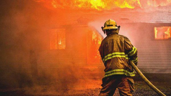 मध्य प्रदेश : इंदौर में लगी भीषण आग, स्टेशनरी शॉप सहित कॉचिंग संस्थानों की किताबे खाक