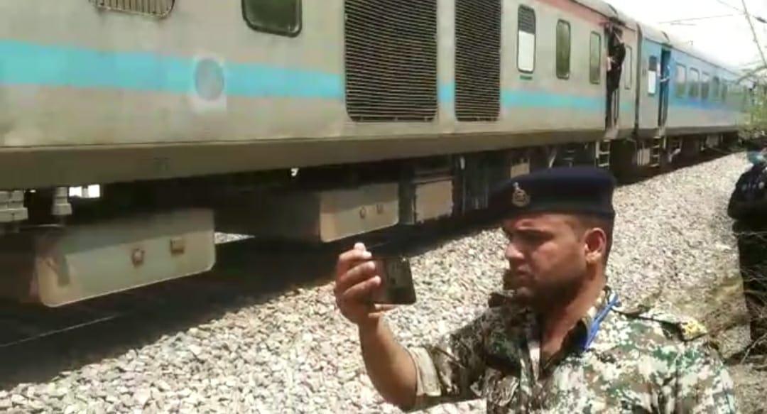 जब एक ऊंट ने रोकी शताब्दी एक्स्प्रेस, दो घंटे खड़ी रही चम्बल के बीहड़ में, कई ट्रेन प्रभावित