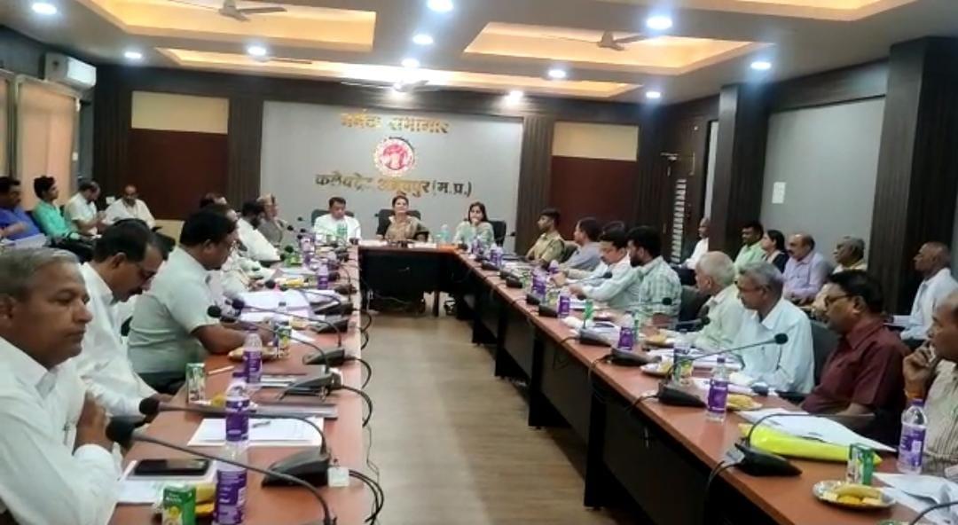 मंत्री ने लगाये करप्शन के आरोप, IAS ने किया मीटिंग का बॉयकाट