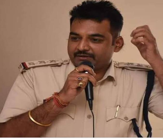 जबलपुर : दुष्कर्म के आरोपी निलंबित थाना प्रभारी संदीप अयाची पर इनाम घोषित