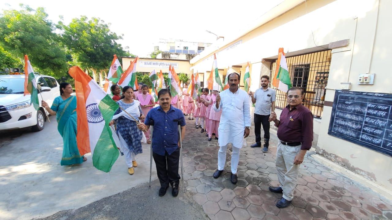 आजादी का 75वां अमृत महोत्सव : 11 से 17 अगस्त तक घर-घर फहराएं तिरंगा, दृष्टि बाधित छात्राओं की अपील