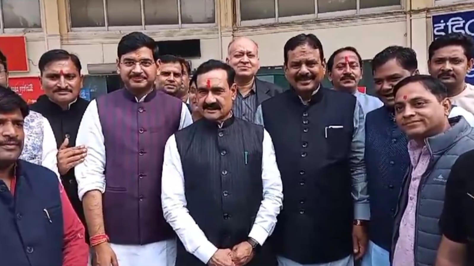 जेपी नड्डा पीताम्बरा माई और शनिदेव के दर्शन कर दिल्ली लौटे, मुख्यमंत्री बनने के सवाल पर नरोत्तम मिश्रा ने कह दी ये बड़ी बात