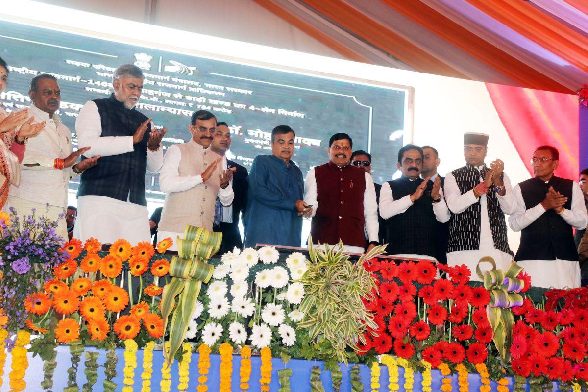 सीएम डॉ मोहन यादव ने कांग्रेस के किस विधायक को मंच से दिया BJP में आने का खुला ऑफर?
