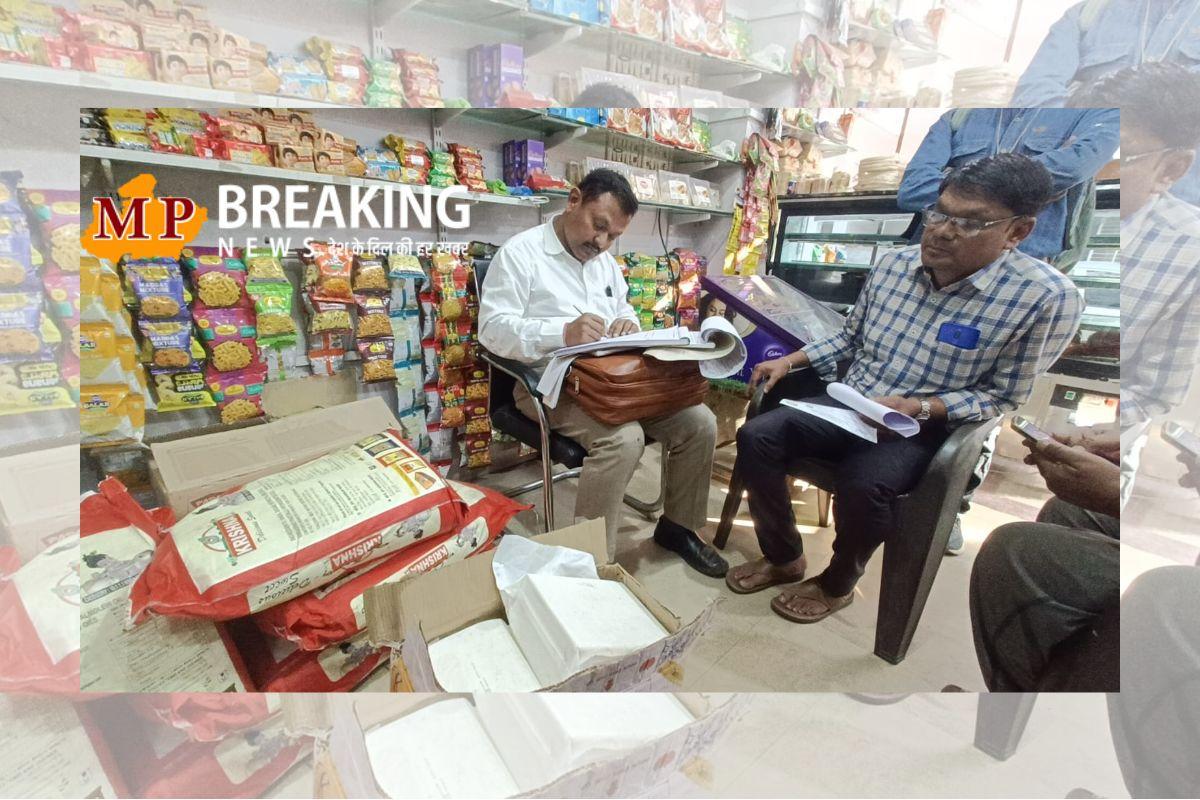 बैतूल में खाद्य सुरक्षा विभाग की टीम ने अग्रवाल डेयरी पर मारा छापा, 180 किलो खोआ और 30 किलो पनीर किया जप्त