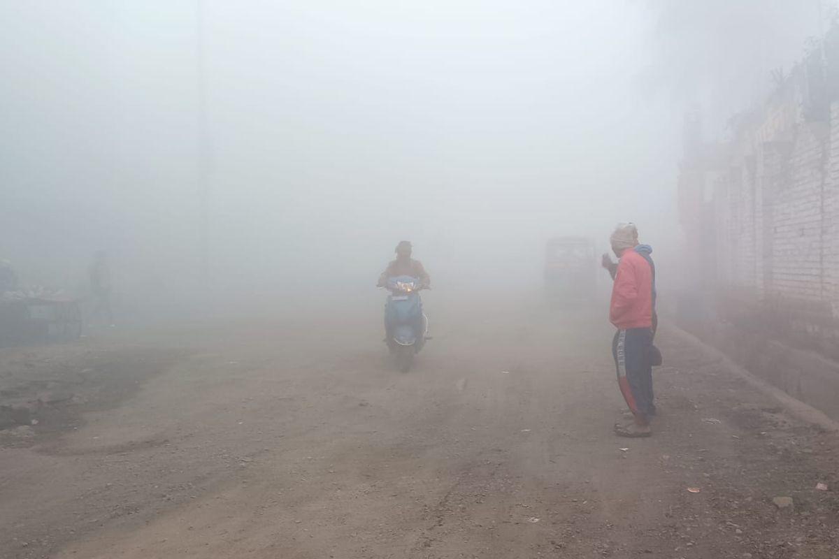 UP weather : 2 दिन बाद फिर बादल-बारिश के आसार, आज 65 जिलों में घने कोहरे का अलर्ट, पढ़े मौसम विभाग का ताजा पूर्वानुमान