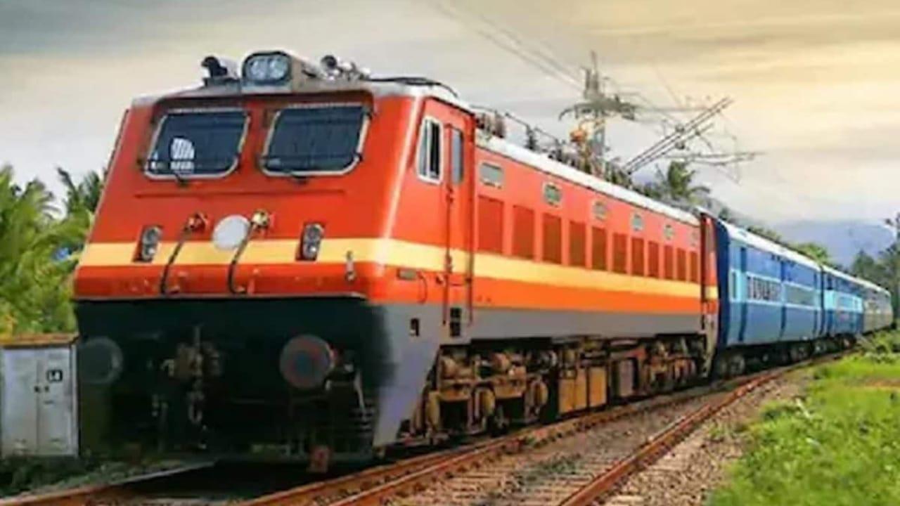 चार्ट प्रिपेयर होने के बाद भी चलती ट्रेन में मिल सकती है कंफर्म सीट, बस फॉलो करना होगा ये टिप्स