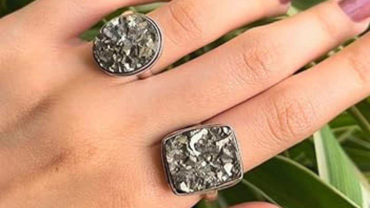 इस रत्न को पहनने से प्रसन्न होती हैं माता लक्ष्मी, करियर और कारोबार में मिलती है तरक्की