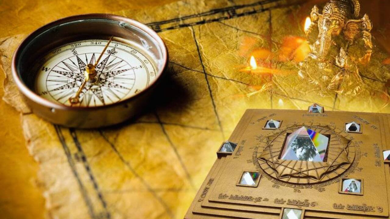 Vastu Tips: क्या पितरों की तस्वीरें मंदिर में रखना शुभ है? जानें क्या कहता है वास्तु शास्त्र