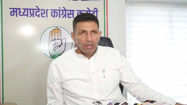 जीतू पटवारी ने केंद्रीय शिक्षा मंत्री से की इंदौर में NEET परीक्षा दुबारा कराने की मांग, अव्यवस्थाओं के चलते छात्रों को मोमबत्ती की रोशनी में देना पड़ा पेपर