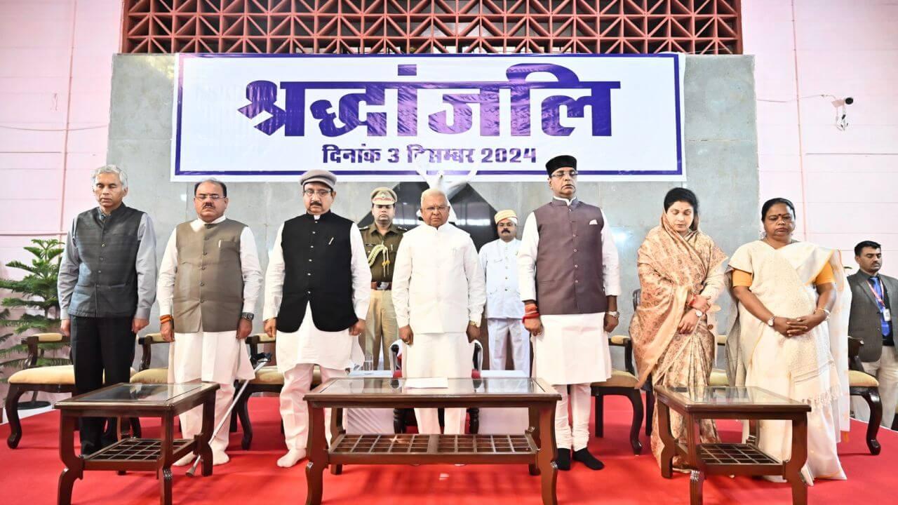 भोपाल गैस त्रासदी : याद आया वो भयावह दिन, मृतकों को श्रद्धासुमन अर्पित, विकास की अंधी दौड़ में मानव और प्रकृति का ध्यान रखने की अपील