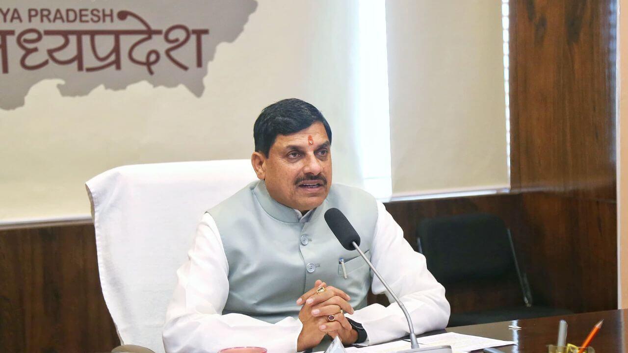 सीएम डॉ मोहन यादव का कांग्रेस पर तंज, बोले- बाबा साहब का अपमान करने वाले किस मुंह से संविधान बचाओ की बात कर रहे हैं