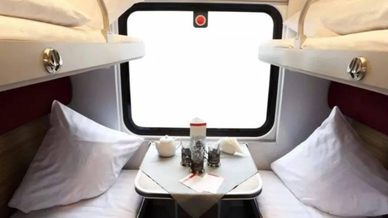 भारतीय रेलवे में यात्रियों को क्यों दी जाती है सफेद चादर, जानें कारण यहां