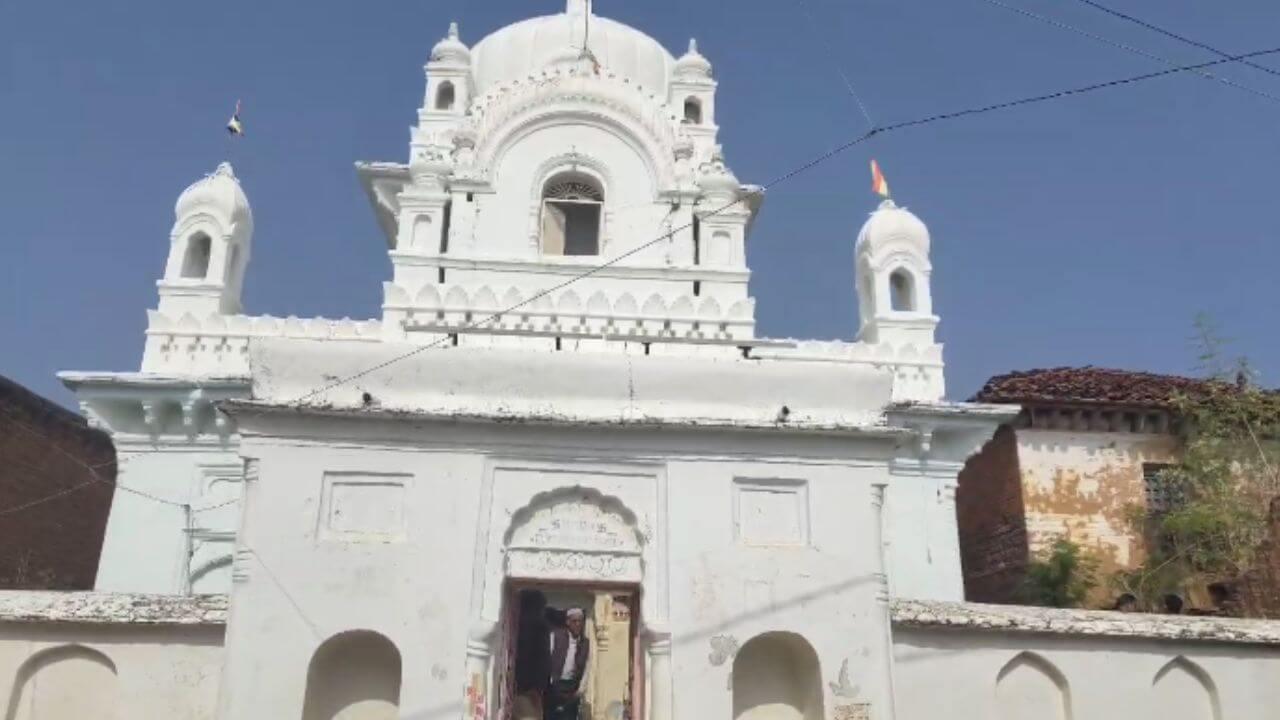 जैन मंदिर में चोरों ने बोला धावा, सोने की मूर्ति, चांदी के छत्र और नकदी ले उड़े