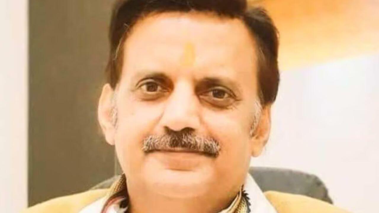 अपनी मांगों को लेकर डिप्टी सीएम के पास पहुंचे एड्स कंट्रोल समिति के कर्मचारी, आंदोलन की दी चेतावनी