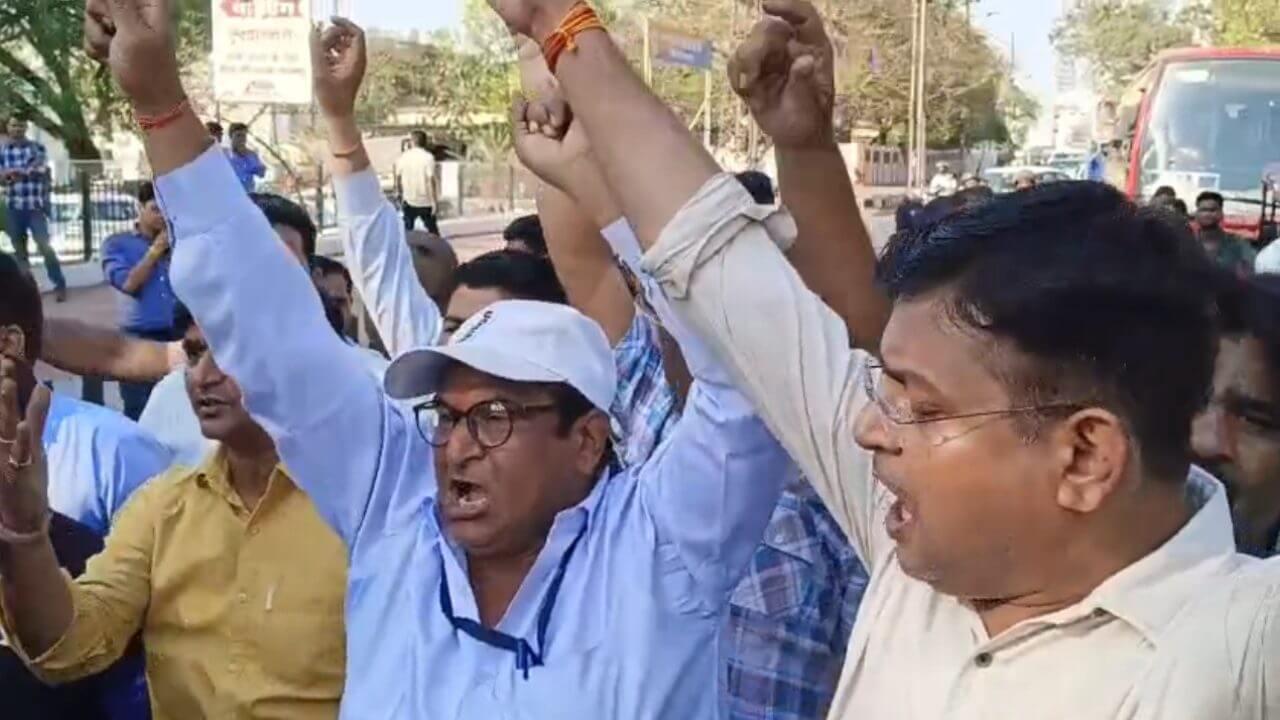 पत्रकार कुलदीप सिंगरोलिया की गिरफ्तारी मामले में टीआई लाइन अटैच, हेमंत कटारे ने की पत्रकारों के प्रोटेक्शन के लिए एक्ट लाने की मांग