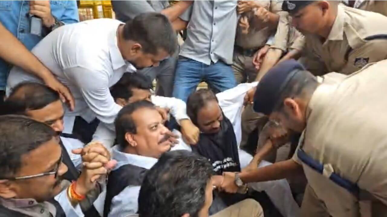 भोपाल में विजय शाह के खिलाफ राजभवन पर प्रदर्शन कर रहे नेता प्रतिपक्ष उमंग सिंघार व अन्य कांग्रेसियों को पुलिस ने किया गिरफ्तार