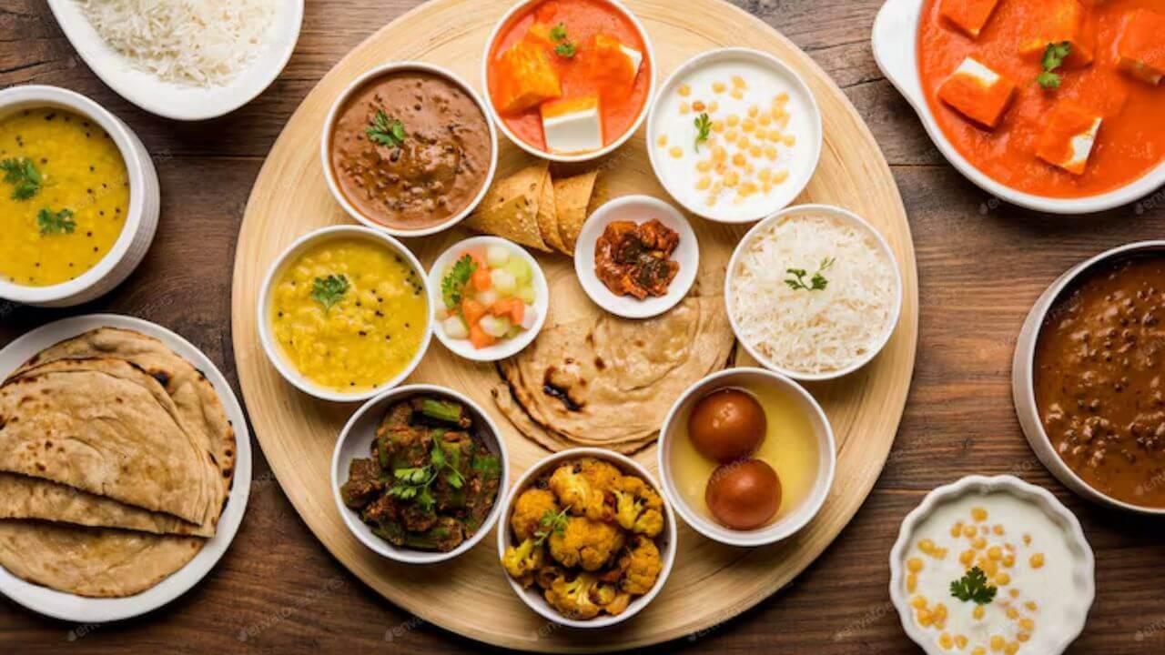 फैमिली लंच के लिए ट्राई करें ये 3 देसी रेसिपीज, हर कोई बोलेगा “और चाहिए”!