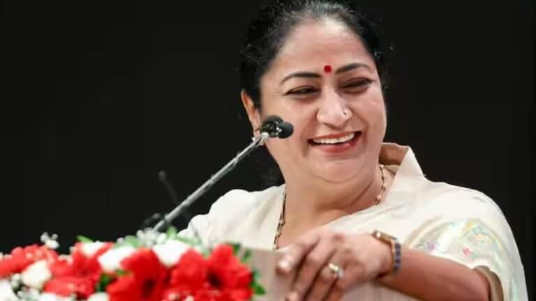 दिल्ली में रेखा गुप्ता सरकार के एक साल पूरे, रामलीला मैदान से 500 नई ई-बसों को हरी झंडी, 12 दिनों तक चलेगा जश्न