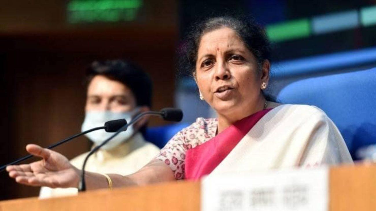रुपए में हो रही गिरावट को लेकर वित्त मंत्री निर्मला सीतारमण ने दिया बड़ा बयान, कहा – ‘रुपए को अपना रास्ता खुद ढूंढना होगा’