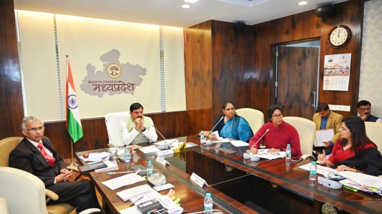सीएम डॉ. मोहन यादव ने महिला बाल विकास विभाग और सहकारिता विभाग की समीक्षा बैठक ली, लाड़ली लक्ष्मी योजना में स्कूल ड्रॉपआउट पर सख्त निगरानी के निर्देश