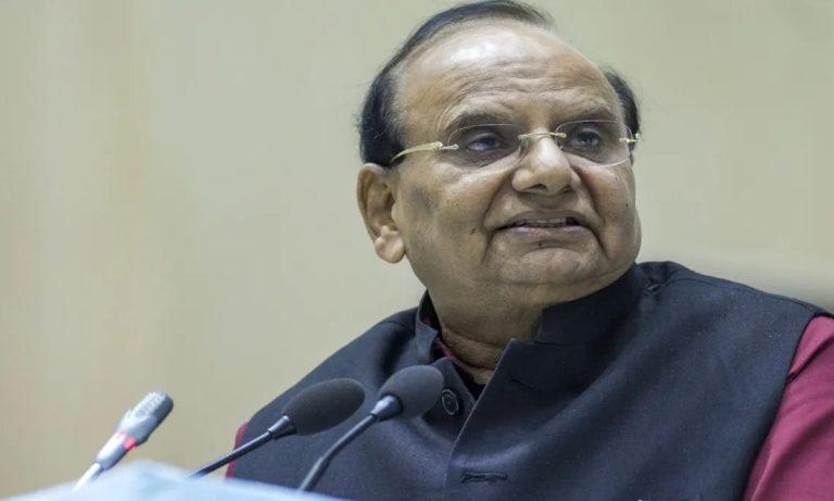 LG वीके सक्सेना को 25 साल पुराने मानहानि केस में बड़ी राहत, मेधा पाटकर के आरोपों से साकेत कोर्ट ने किया बरी